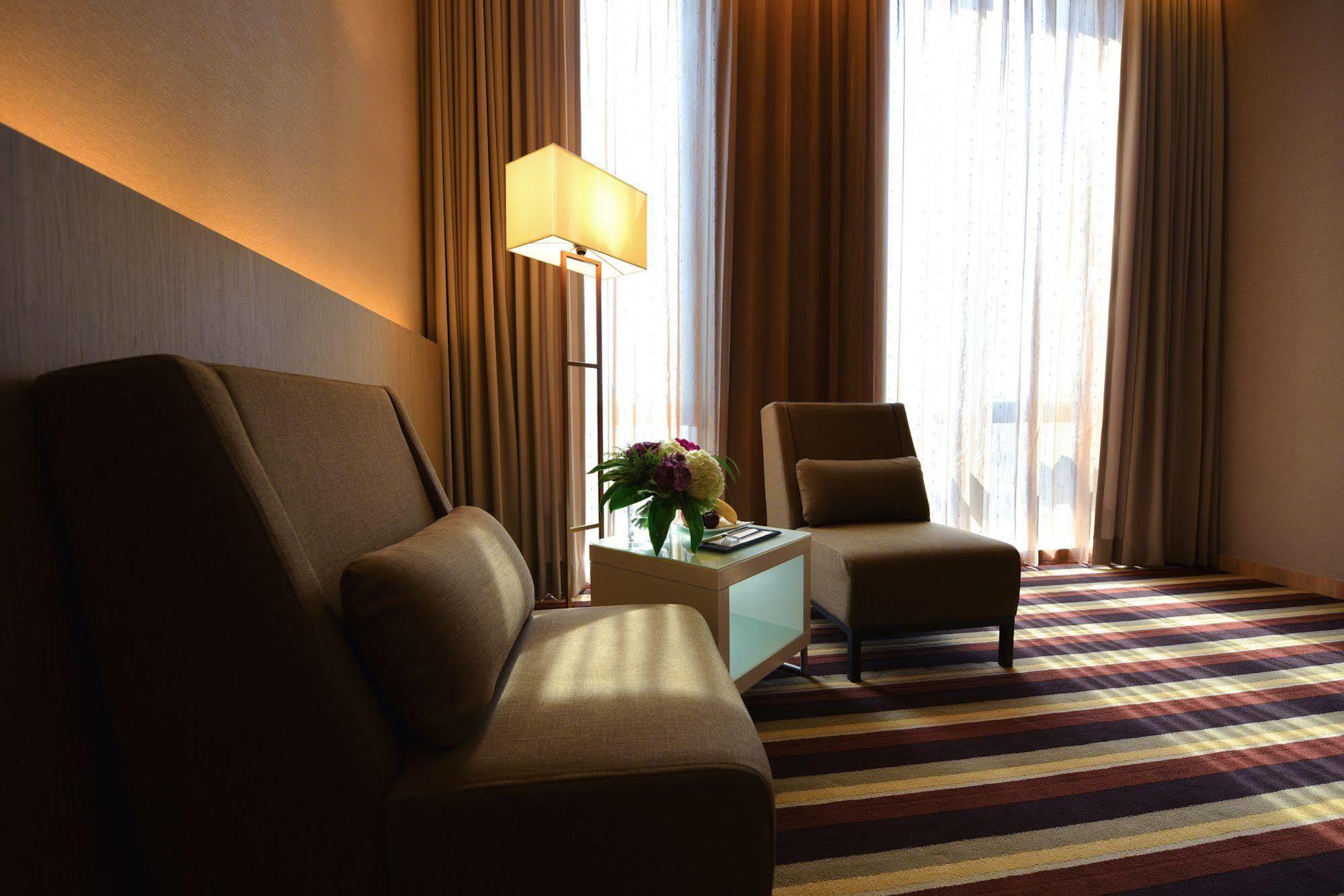 Grand Royal Hotel Toufen Buitenkant foto